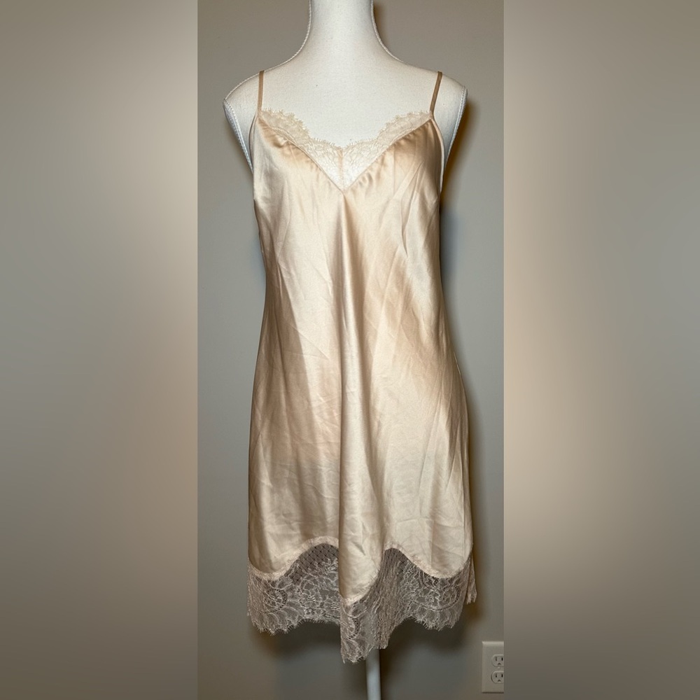 Victoria’s Secret Champagne cream Satin‎ Lace Trim Slip Dress Lingerie Style S - Picture 2 of 7